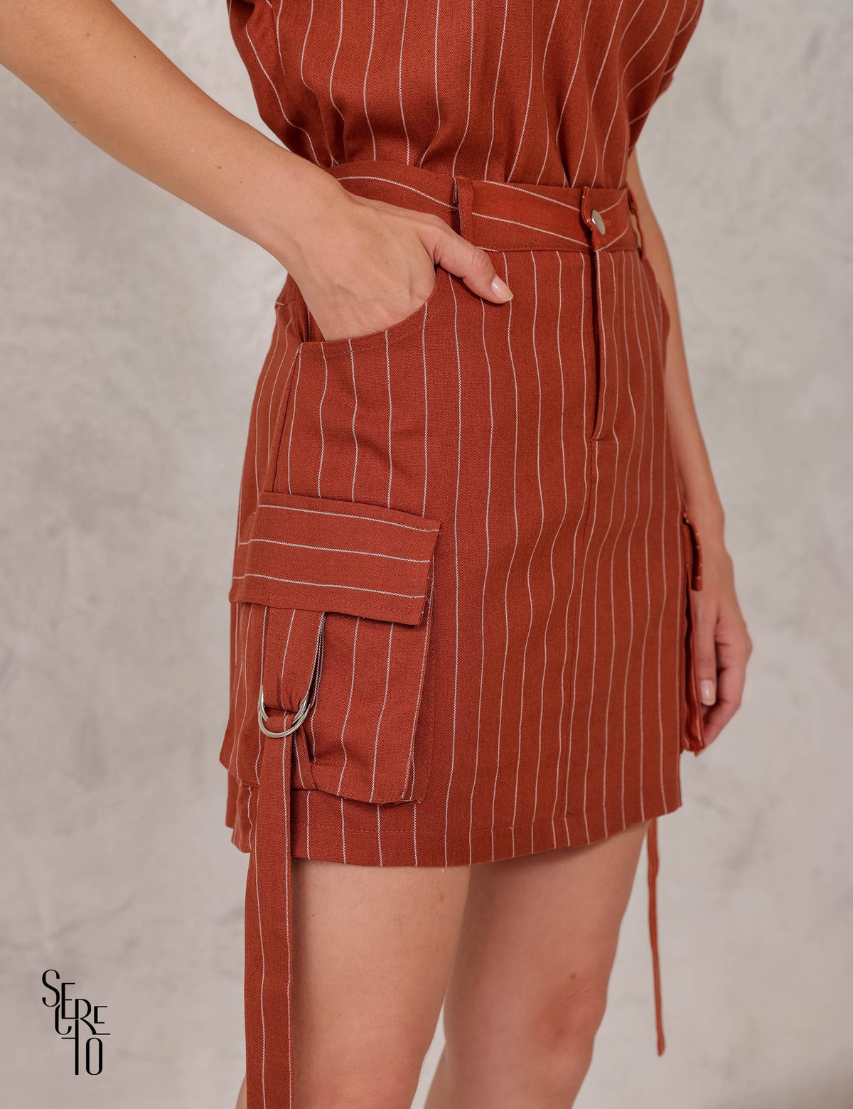 Conjunto Blusa e Saia Cargo Leila Terracota
