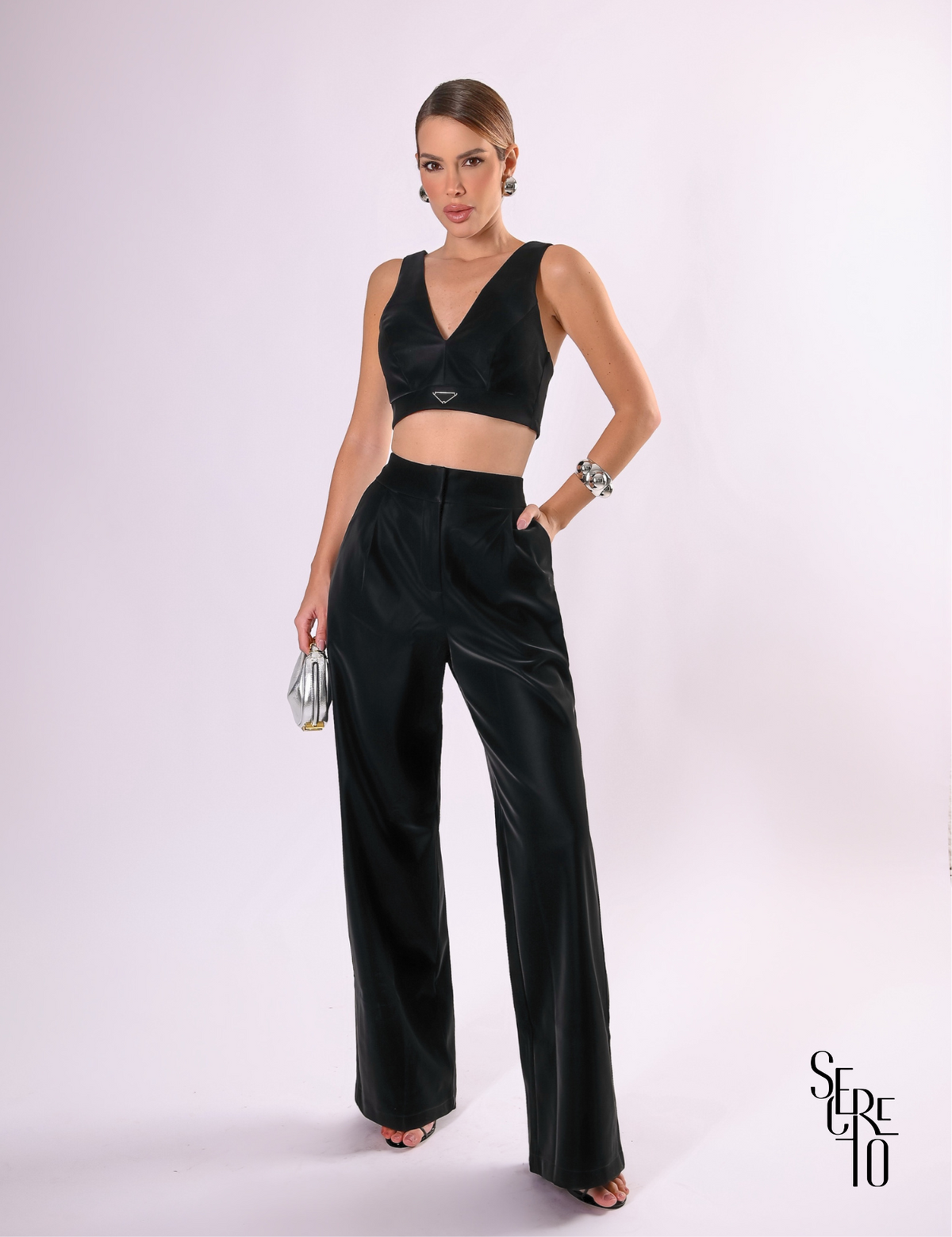 Calça Couro Velvet Briana Preto