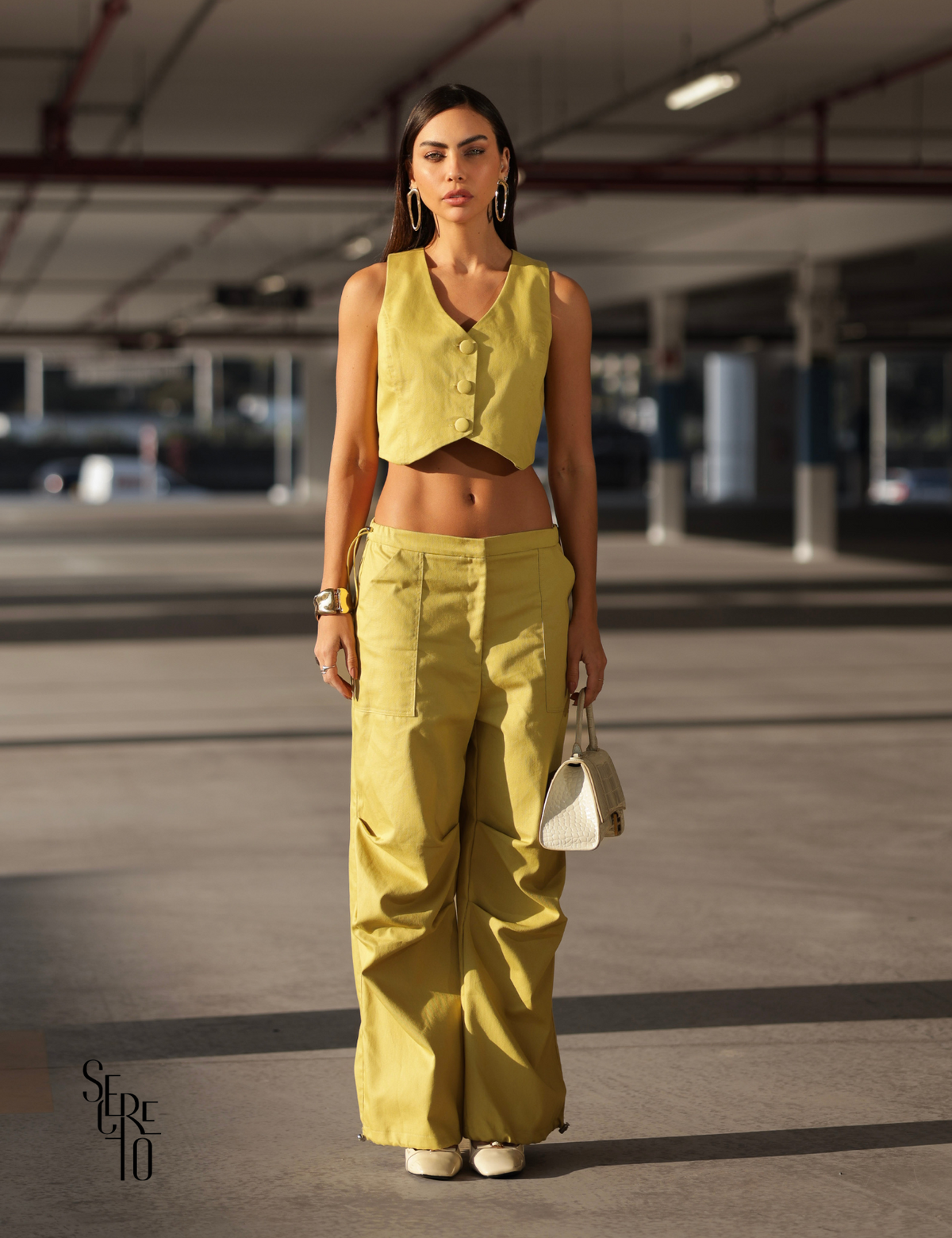 Conjunto Colete e Calça Sarja Malu Verde Oliva