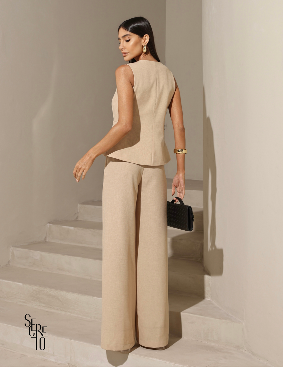 Conjunto Colete e Calça Alfaiataria Lorena Areia