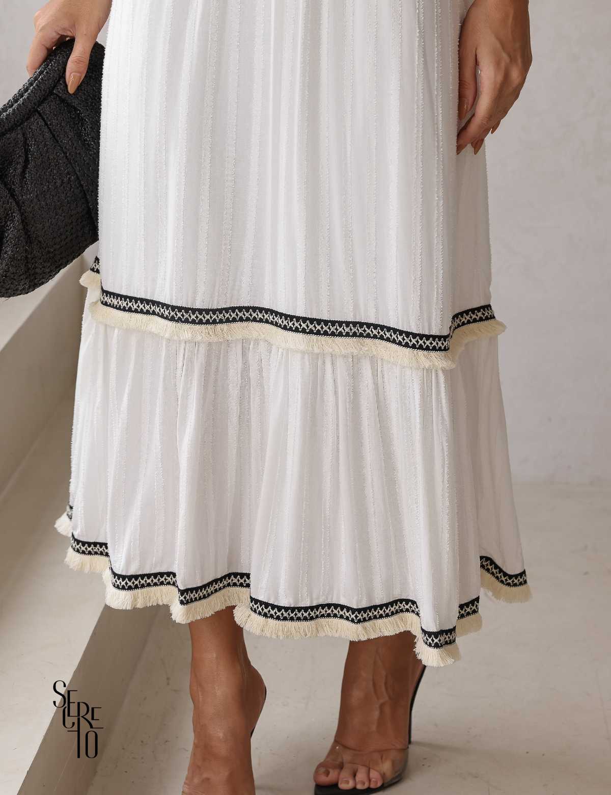Vestido Midi Halter Recortes Laterais Detalhe Faixa Nila Off White