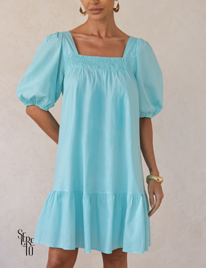 Vestido Curto Manga Bufante com Faixa Cristal Azul