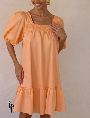 Vestido Curto Manga Bufante com Faixa Cristal Coral