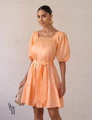 Vestido Curto Manga Bufante com Faixa Cristal Coral