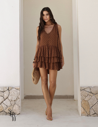 Vestido Curto Dourado com Camadas Roseli Café