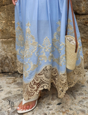 Vestido Midi Tricoline Bordado com Gola Marlene Azul Claro