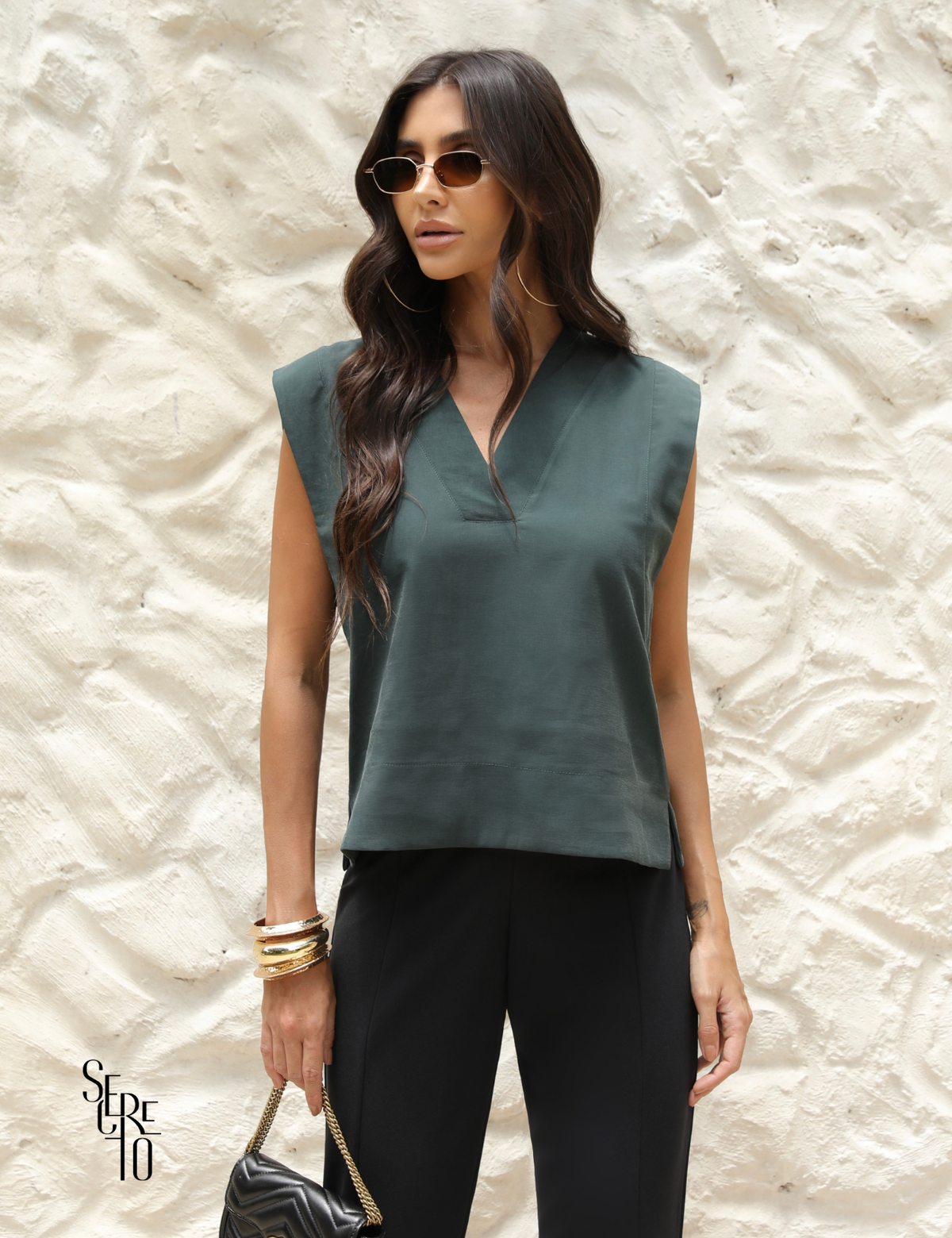 Blusa Alfaiataria Decote V Sem Mangas Arya Verde