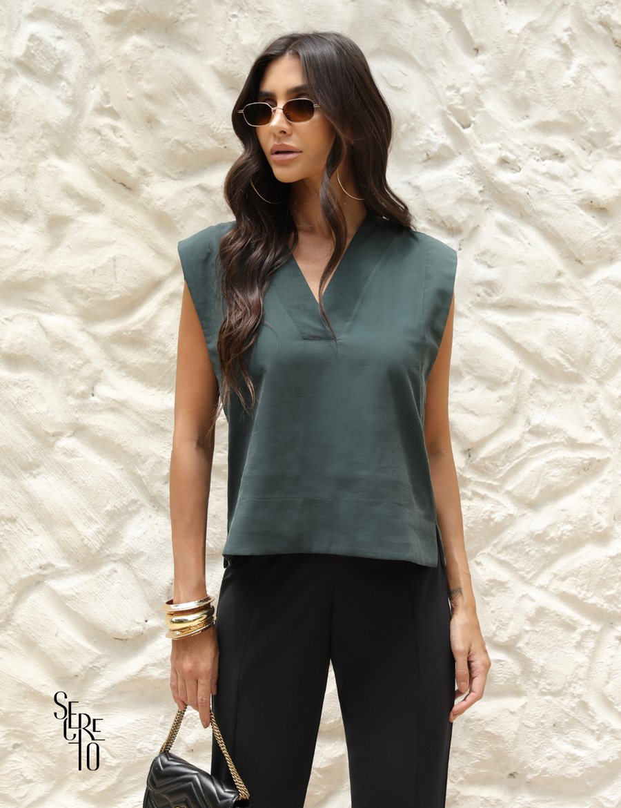 Blusa Alfaiataria Decote V Sem Mangas Arya Verde