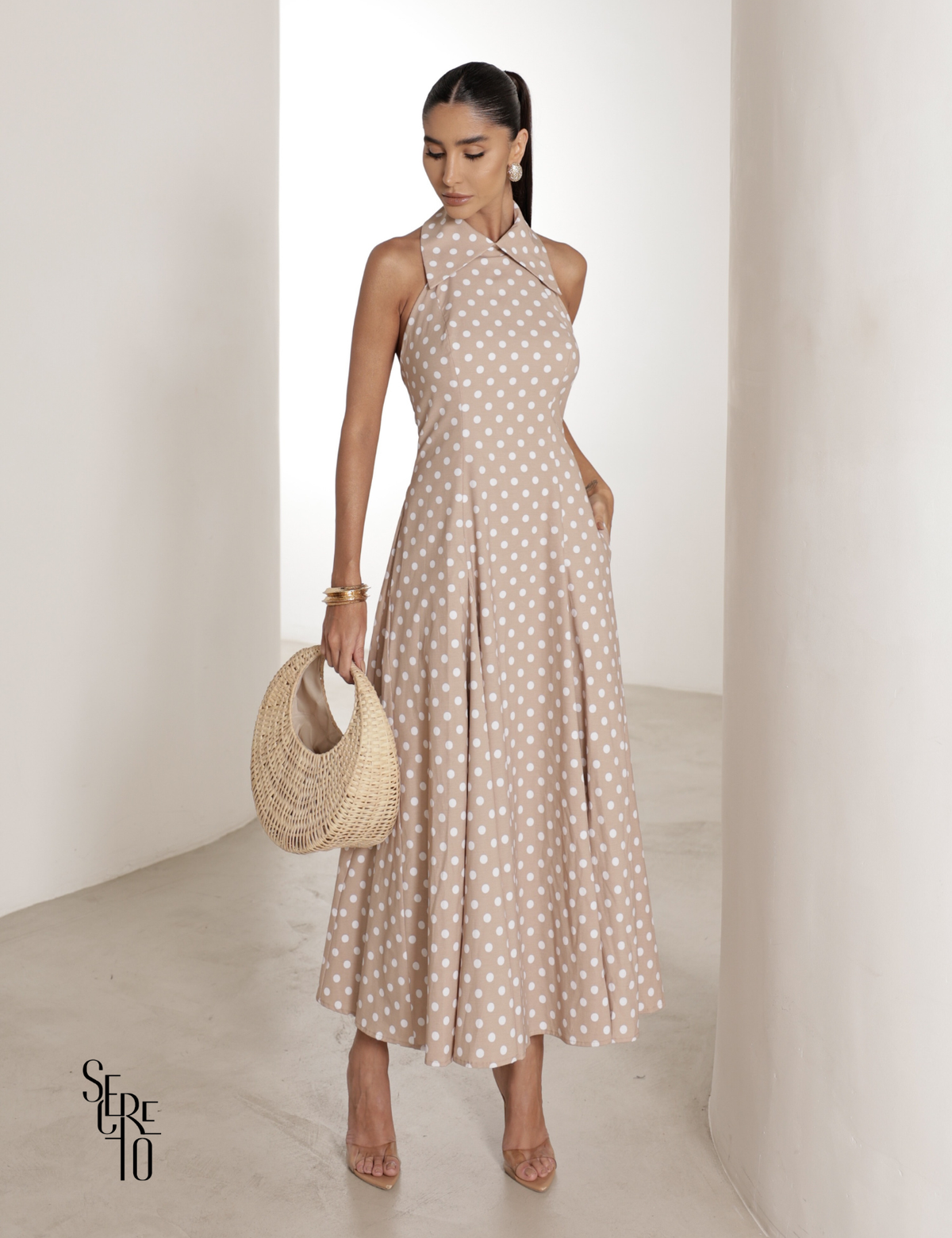 Vestido Midi Gola e Costas Aberta Laura Bege