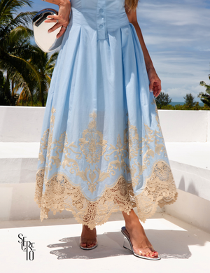 Vestido Midi Tricoline Bordado com Gola Marlene Azul Claro