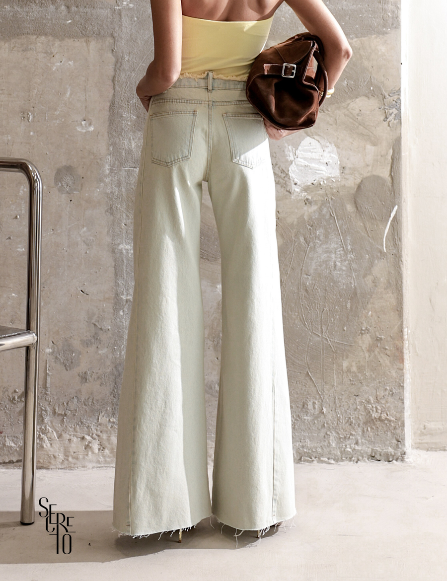 Calça Jeans Flare Nanda Ecru