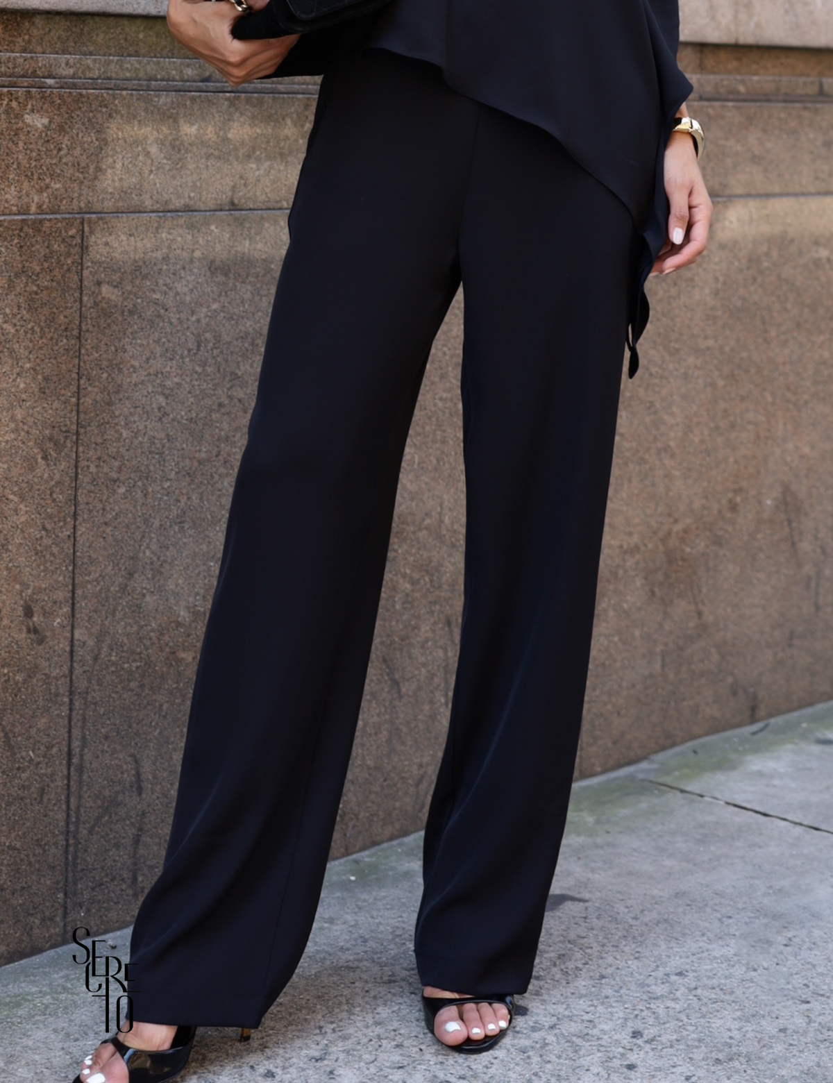 Conjunto Blusa e Calça Assimétrico Aile Preto