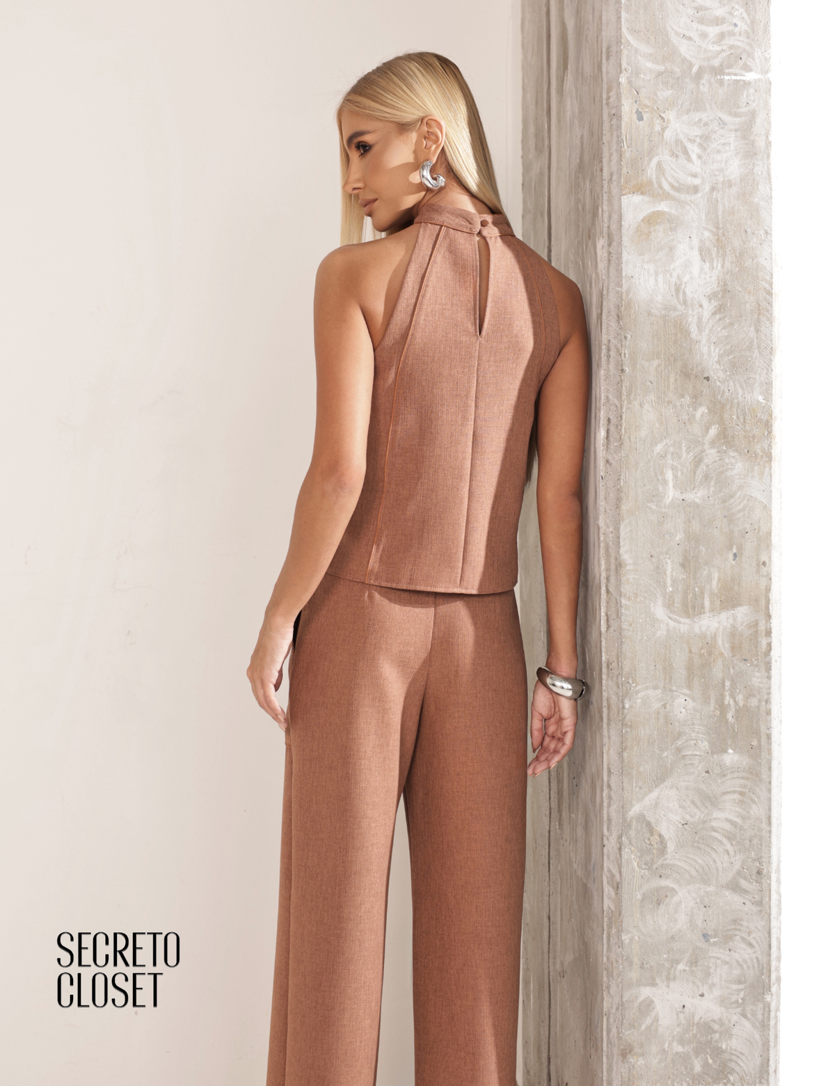 Conjunto Blusa e Calça Viés Dana Camel