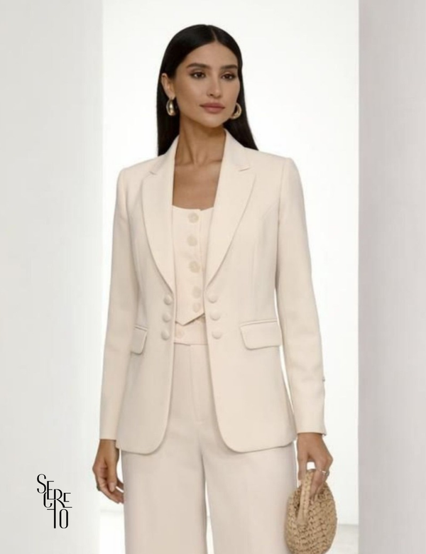 Blazer Alfaiataria Detalhe no Ombro Georgea Bege