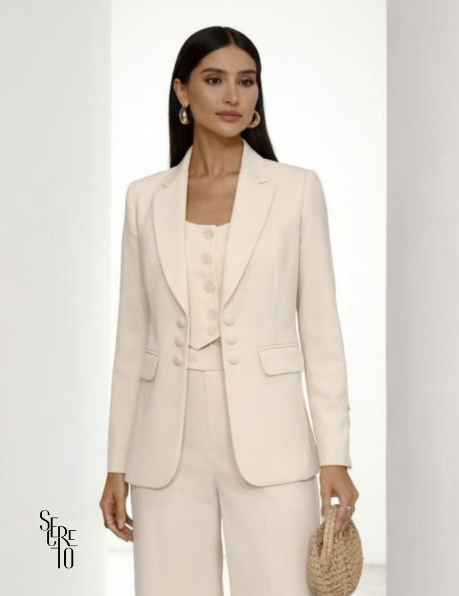 Blazer Alfaiataria Detalhe no Ombro Georgea Bege