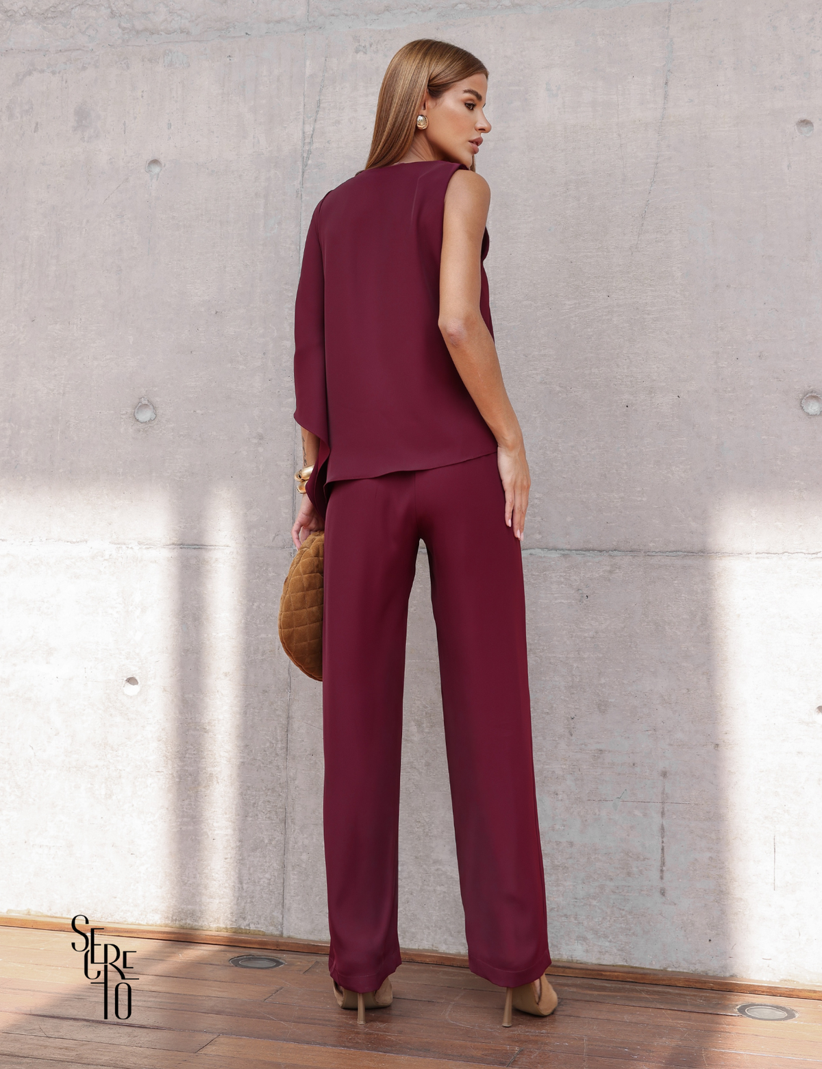 Conjunto Blusa e Calça Assimétrico Aile Vinho