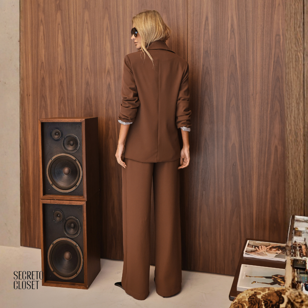 Conjunto Blazer e Calça Cós Listrado Georgia Chocolate
