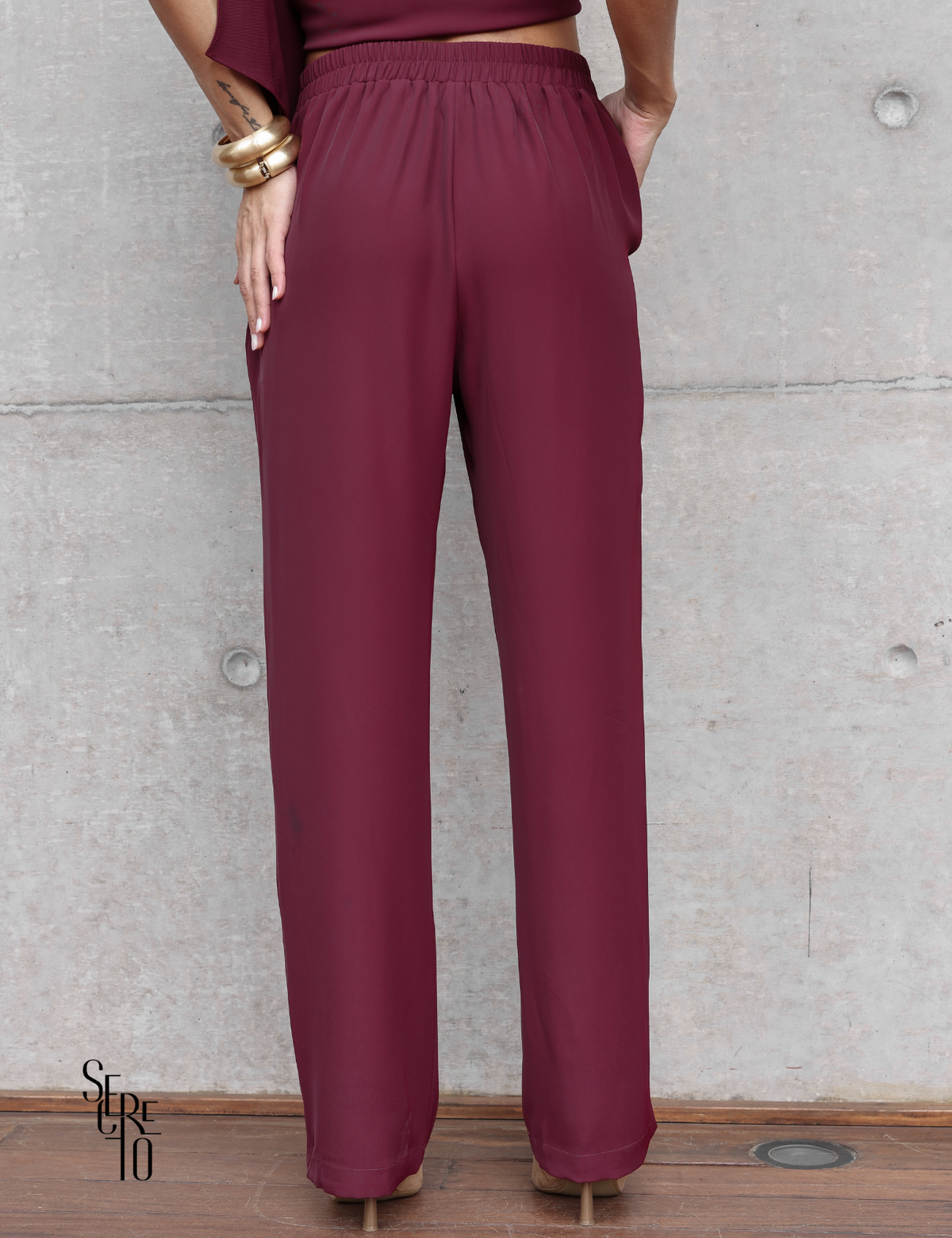 Conjunto Blusa e Calça Assimétrico Aile Vinho