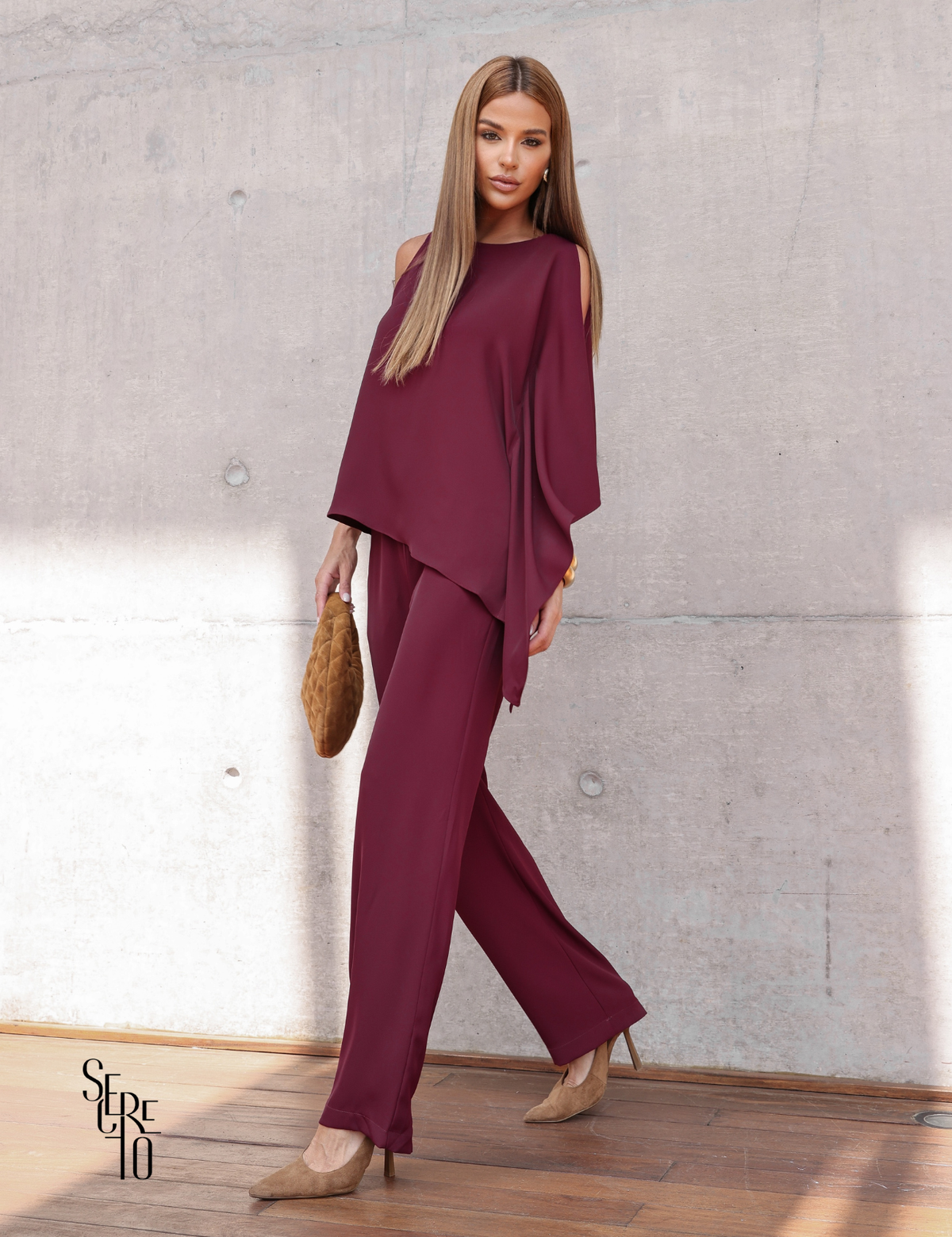 Conjunto Blusa e Calça Assimétrico Aile Vinho