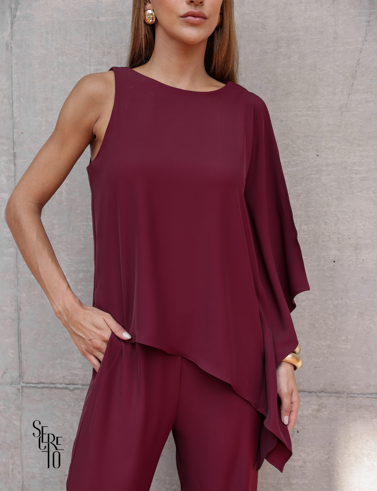 Conjunto Blusa e Calça Assimétrico Aile Vinho
