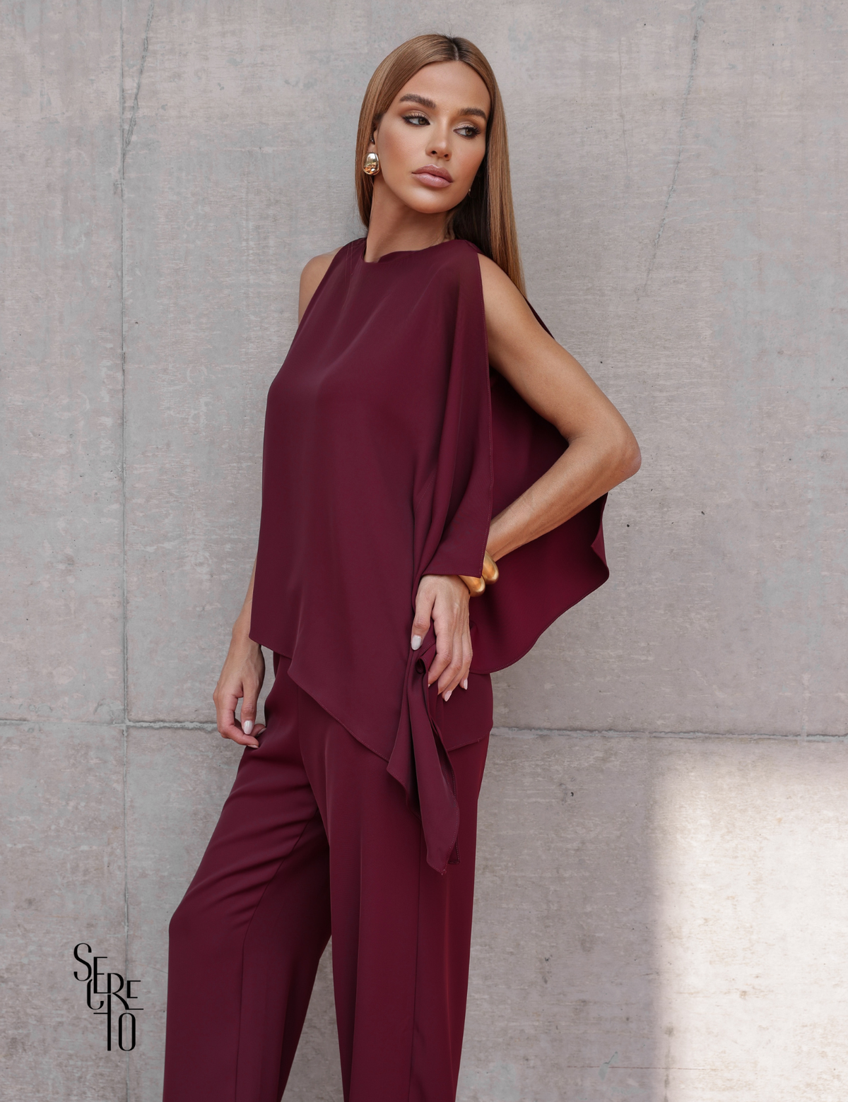 Conjunto Blusa e Calça Assimétrico Aile Vinho