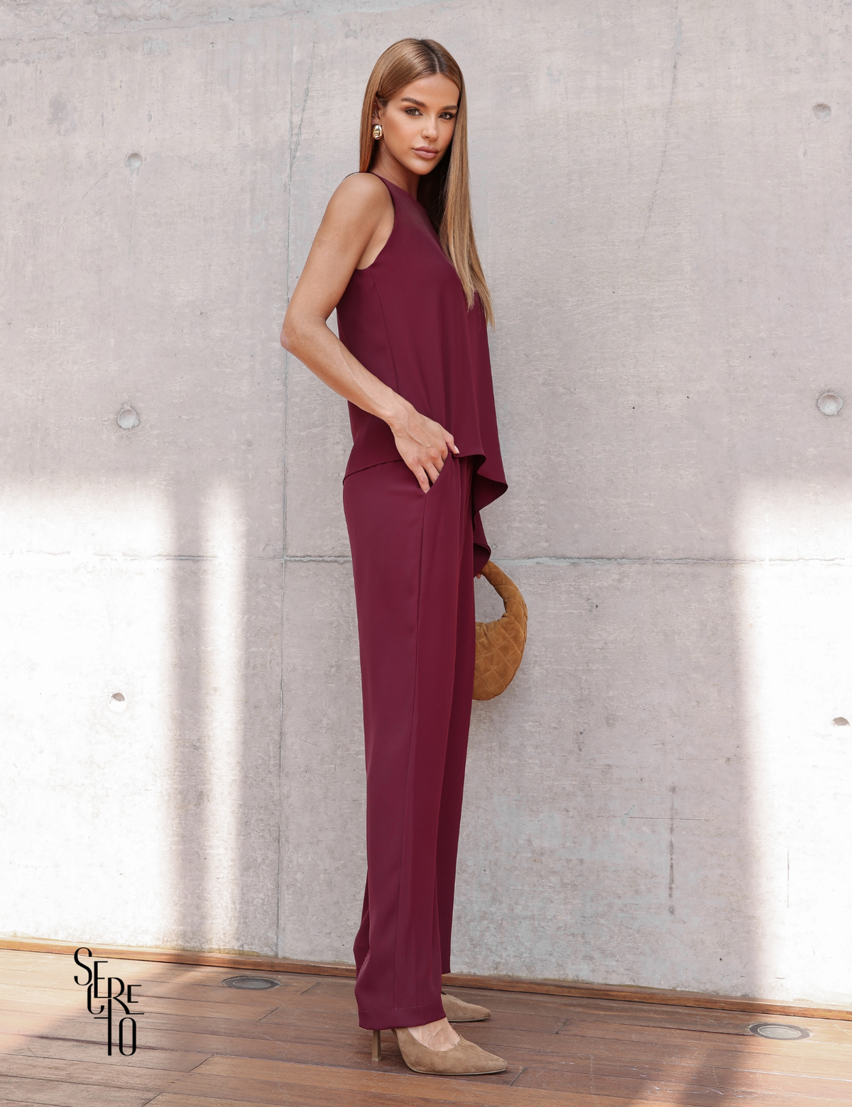 Conjunto Blusa e Calça Assimétrico Aile Vinho