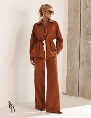 Conjunto Casaco e Calça Aveludado Helen Caramelo