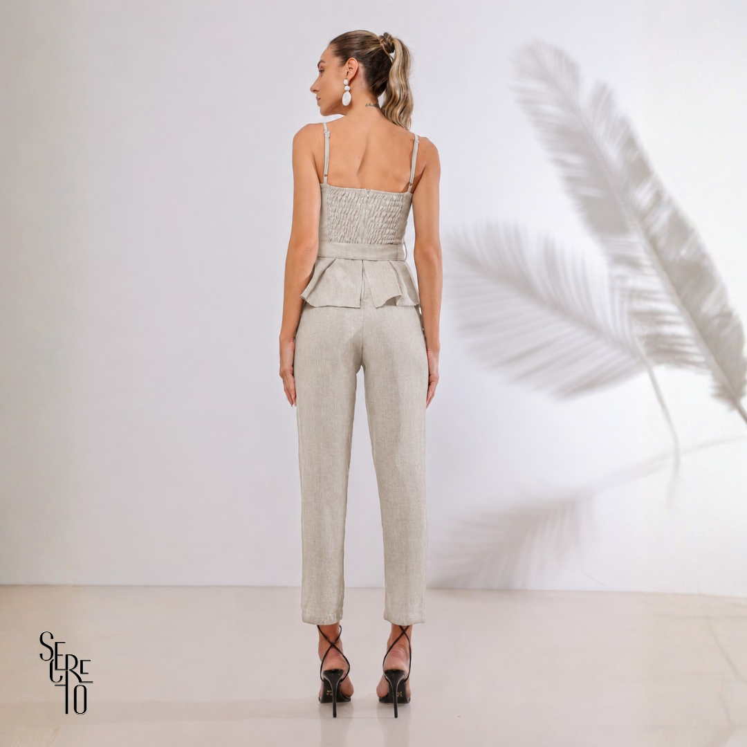 Macacão Peplum com Cinto Alice Areia