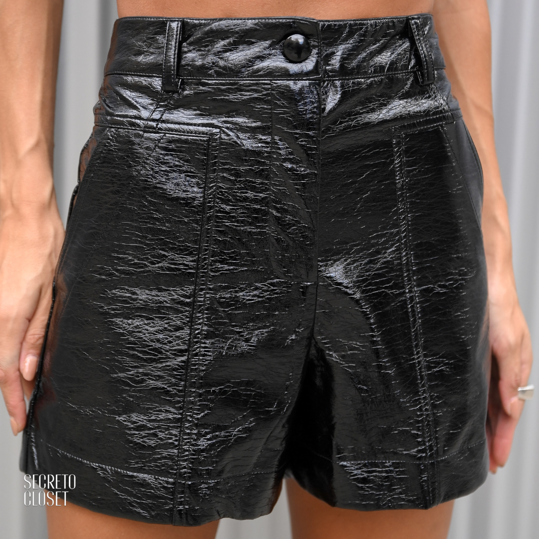 Short Couro Vinilico Bel Preto