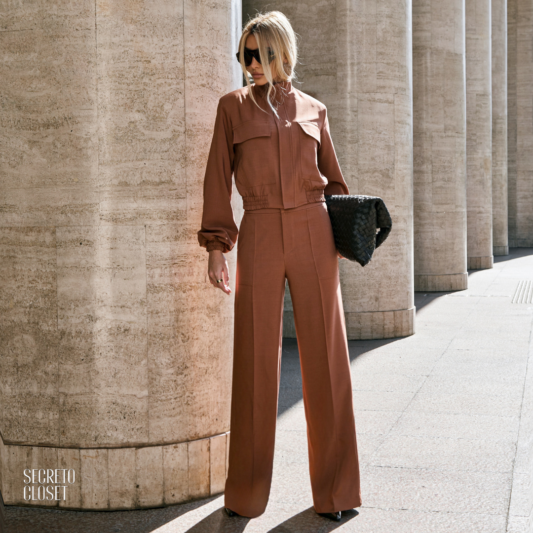 Conjunto Bomber e Calça Alfaiataria Mikaela Camel